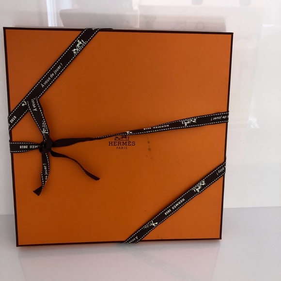 Authentic Hermes silk scarf - Picture 2 of 9